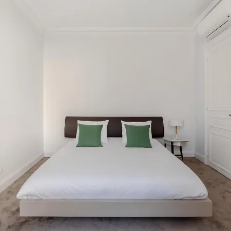 The Parisian Beauty - Ultra Luxury